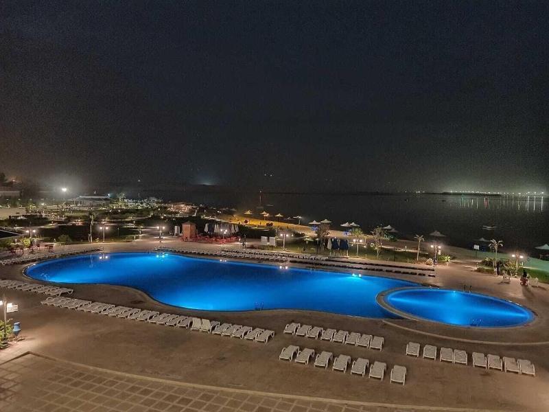 Tolip El Forsan Hotel Ismailia Eksteriør bilde The Dead Sea at night